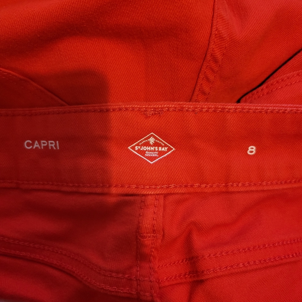 St. John's Bay Red Capris sz8 - Picture 3 of 3